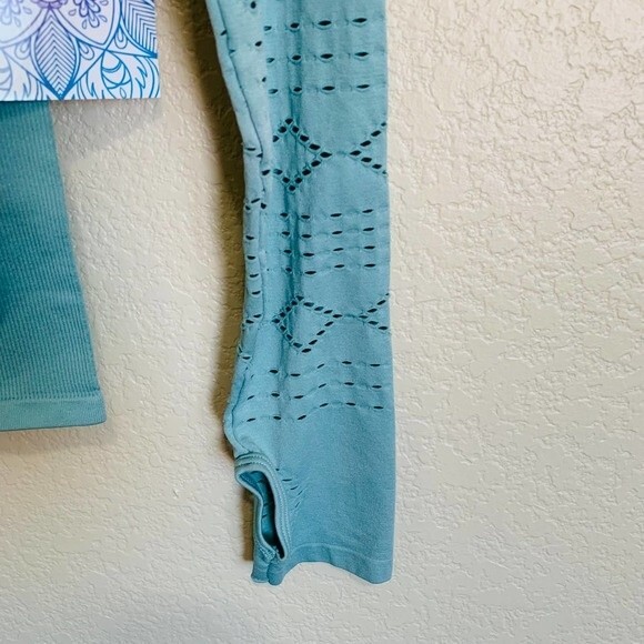 Bella movement mint green top women Long sleeve top size S yoga meditation - Picture 5 of 7